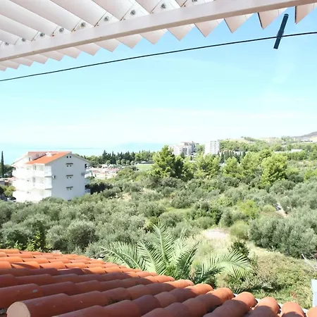 Andrea Πανσιόν *